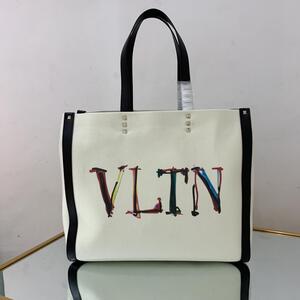 VALENTINO ヴァレンティノ  バッグ BVLT0045